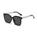 [10714] PL-H023 Kacamata Hitam Wanita Frame Model Rantai Logam Plastik Oversized Women Sunglasses Chain Frame Mode Fashion Ootd Style (PL-H023-Black)
