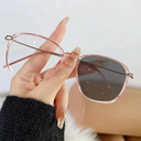 [10981] M-ARPT013 Kacamata lensa photocromic anti radiasi wanita pria kacamata Kotak Bingkai Titanium komputer Anti UV (M-ARPT013-Pink)